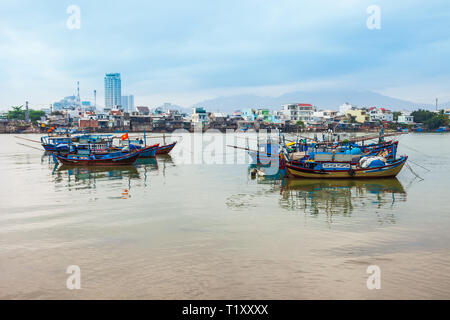 Les bateaux des pêcheurs à la rivière Kai à Nha Trang au Vietnam Banque D'Images