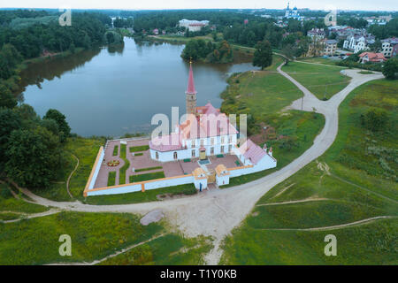 Prieuré Palace sur un matin d'août nuageux (aerial survey). Gatchina, Russie Banque D'Images