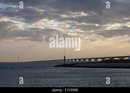 Rayons de soleil à travers les nuages, 225 , Banque D'Images