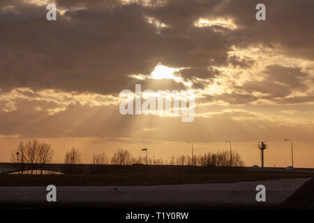 Rayons de soleil à travers les nuages, 225 , Banque D'Images