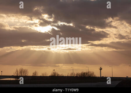 Rayons de soleil à travers les nuages, 225 , Banque D'Images