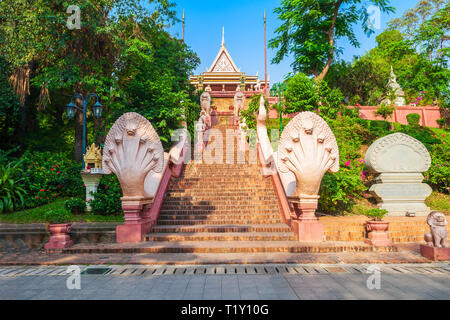 La Pagode Wat Phnom ou la montagne est un temple bouddhiste situé à Phnom Penh au Cambodge Banque D'Images