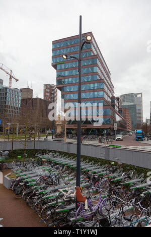 Le stationnement des vélos, Rotterdam, Pays-Bas Banque D'Images