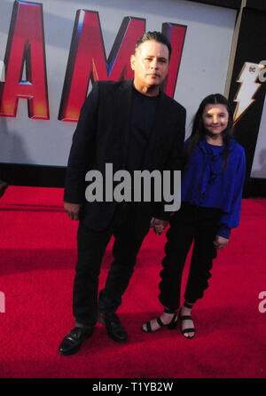 Los Angeles, USA. Mar 28, 2019. LOS ANGELES, CA - le 28 mars : l'acteur Raymond Cruz assiste à la première mondiale de Warner Bros Pictures et New Line Cinema's 'Shazm !' Le 28 mars 2019 au Théâtre chinois de Grauman à Los Angeles, Californie. Credit : Barry King/Alamy Live News Banque D'Images