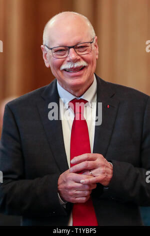 Leipzig, Allemagne. Mar 29, 2019. Ulrich Mäurer (SPD), le sénateur de l'intérieur de Brême, annoncera son verdict dans le différend sur l'hypothèse de coûts de la police pour des matchs de football. Le Tribunal administratif fédéral n'a pas pris de décision dans le différend sur les coûts des opérations de police supplémentaires dans les rencontres de football à haut risque. Il a renvoyé l'affaire devant le Tribunal administratif supérieur de Brême. Crédit : Jan Woitas/dpa-Zentralbild/dpa/Alamy Live News Banque D'Images