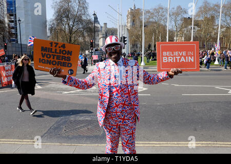 Londres, Royaume-Uni. Mar 29, 2019. Des centaines de partisans pro-Brexit manifestation à la place du parlement, comme le Royaume-Uni devait quitter l'Union européenne aujourd'hui. Credit : Yanice Idir/Alamy Live News Banque D'Images