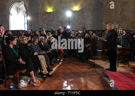 Le directeur Ferzan Ozpetek à partir d'aujourd'hui, citoyen d'honneur de Naples, la cérémonie a eu lieu dans la Sala dei Baroni au Maschio Angioino, avec la présence de l'actrice Silvana Ranieri et le maire Luigi De Magistris. 29/03/2019, Naples, Italie Banque D'Images