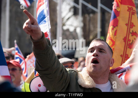 Des manifestations ont lieu par Brexiteers pour protester contre l'incapacité du gouvernement britannique de donner suite à quitter l'Union européenne malgré les résultats du référendum. Le jour qu'un Brexit motion doit avoir lieu au Parlement un grand nombre de personnes se sont rassemblées à l'extérieur pour faire leur point entendu. Manifestant en colère Banque D'Images