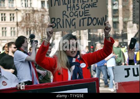Westminster, London, UK. 29 Mar 2019. Brexit Pro manifestants se rassemblent à l'extérieur du Parlement, Westminster, Royaume-Uni Crédit : Knelstrom Ltd/Alamy Live News Banque D'Images