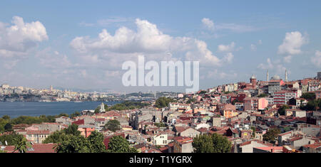 Halic (Golden Horne) du quartier de Balat à Istanbul, Turquie. Banque D'Images