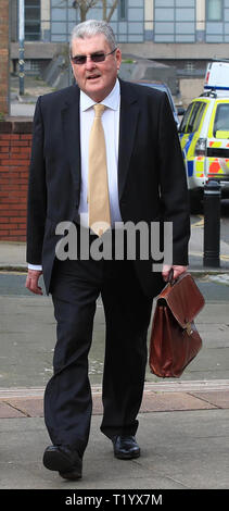 Ancien secrétaire du club Sheffield Wednesday Graham Mackrell, qui est accusé d'avoir enfreint le stade de Hillsborough et certificat de sécurité de la santé et de la sécurité à l'infraction 1989 FA Cup demi-finale, arrivant à Preston le Tribunal de la Couronne. Banque D'Images