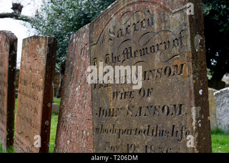 Pierres tombales de la famille de Sansom à St Mary's churchyard, Ilmington, Warwickshire, England, UK Banque D'Images