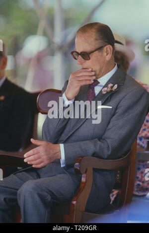 Le prince Philip, duc d'Édimbourg à Queen's College pour la cérémonie de pose de la pierre du nouveau bâtiment de l'école. La Barbade, Caraïbes. 1989 Banque D'Images