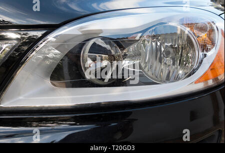 Phares d'une voiture, Volvo. Banque D'Images