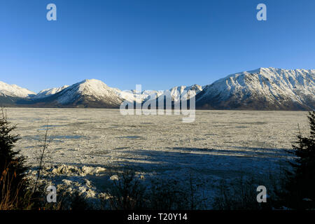 Turnagain Arm et gamme de Chugach du lever, de l'Alaska Banque D'Images