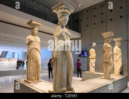 L'original des Cariatides du Temple de l'Erechtheion sur l'Acropole affichent désormais dans le nouveau musée, conçu par l'architecte Bernard T Banque D'Images