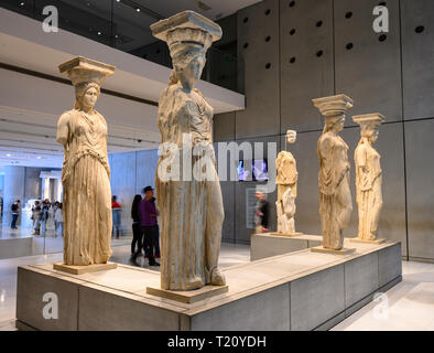 L'original des Cariatides du Temple de l'Erechtheion sur l'Acropole affichent désormais dans le nouveau musée, conçu par l'architecte Bernard T Banque D'Images