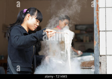 Pot de cuisson comme sur les nouilles dans la rue Yangshao Chine Banque D'Images