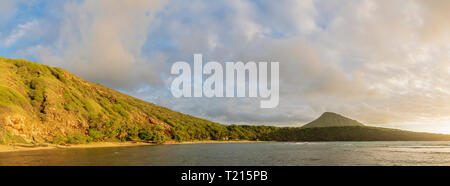 USA, Hawaii, Oahu, Hanauma Bay, volcan éteint cratère et Koko Crater Banque D'Images