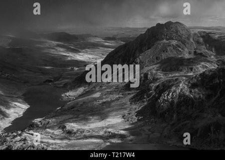 Ogwen Valley et Tryfan, au nord du Pays de Galles, de Y Garn Banque D'Images