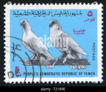 Yémen - circa 1971 : timbres par le Yémen, montre les pigeons, vers 1971 Banque D'Images