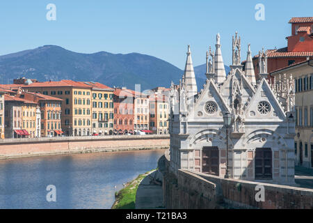 Pise, église de Santa Maria della Spina sur les rives de l'Arno Banque D'Images