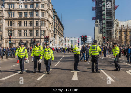 Westminster, London, UK. 29 Mar 2019. La marche de quitter l'UE par Brexit partisans, a eu lieu à la place du Parlement de Westminster, le vendredi 29 mars 2019. Credit : chrispictures/Alamy Live News Banque D'Images
