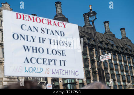 Londres, Royaume-Uni. Mar 29, 2019. UK était initialement prévu de quitter l'Union européenne 29 mars 2019 (le Conseil européen a décidé la semaine dernière d'une extension au moins jusqu'au 12 avril). Comme le premier ministre présente un troisième vote significatif sur son Brexit traitent de la CPM. Crédit : Michael Tubi/Alamy Live News Banque D'Images