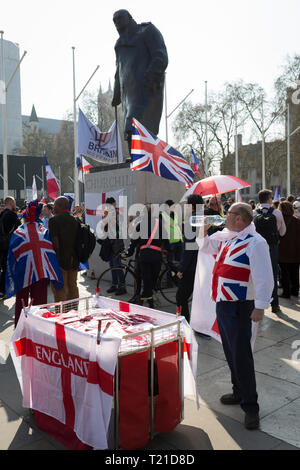 Londres, Royaume-Uni. Mar 29, 2019. Le jour que le Royaume-Uni était initialement prévu de quitter l'UNION EUROPÉENNE Premier ministre Theresa peut aussi a souffert de sa troisième défaite vote (pour l'UE accord de retrait), portant un No Deal Brexit Brexiteers toujours plus étroite et laisser protester devant le parlement de Westminster, à Londres, en Angleterre. Photo de Richard Baker/Alamy Live News. Banque D'Images
