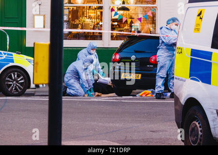 Clapham Common, London, UK - 29 mars 2019 : scène poignarder à Clapham Park Road à proximité de la station de métro Clapham Common. Un homme de 40 ans est mort sur les lieux. Credit : Joao Duraes/Alamy Live News Banque D'Images