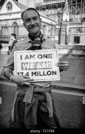 Pro Brexit, mars 29/3/2019 Un manifestant Pro Brexit enseigne à l'extérieur du Parlement, Westminster, Londres, UK Banque D'Images