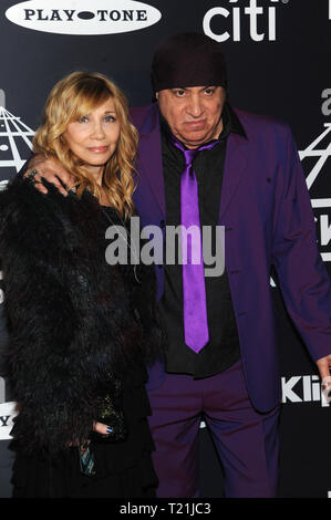 New York, NY, USA. Mar 29, 2019. Maureen Van Zandt et Steven Van Zandt au 2019 Rock N Roll Hall of Fame de la cérémonie au Barclays Center de Brooklyn, New York City le 29 mars 2019. Crédit : John Palmer/media/Alamy Punch Live News Banque D'Images