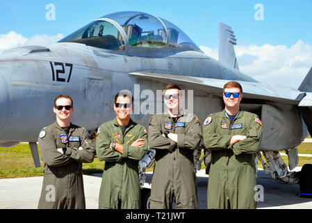 Melbourne, Florida, USA. Le 29 mars 2019. Boeing F-18 Super Hornet, l'équipe de démonstration Héritage est prêt à réveiller l'espace côte à ce week-end Melbourne Air and Space Show. Le pilote pour ce spectacle Le Lieutenant Dominic "Iceman" Garcia est un diplômé de 2003 Melbourne High School. Le F-18 Super Hornet est en grande partie un nouvel avion et est d'environ 20  % plus grandes que l'héritage Hornet. Le Super Hornet comporte 33 % de plus, l'augmentation de carburant interne gamme mission de 41 % et l'endurance de 50 % sur l'héritage Hornet. Crédit photo : Julian Poireau/Alamy Live News Banque D'Images