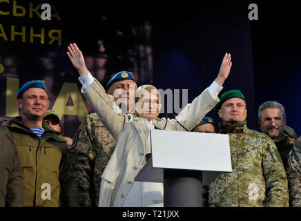 Kiev, Ukraine. Mar 29, 2019. Candidat à l'élection présidentielle ukrainienne Ioulia Timochenko vu la saluant partisans pendant une campagne électorale rally. Élections présidentielles en Ukraine aura lieu le 31 mars 2019. Credit : SOPA/Alamy Images Limited Live News Banque D'Images