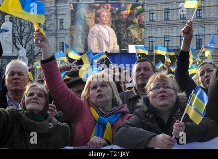 Kiev, Ukraine. Mar 29, 2019. Les partisans du candidat à la présidence de l'Ukraine Ioulia Timochenko vu prendre part à la campagne électorale rassemblement à Kiev. Élections présidentielles en Ukraine aura lieu le 31 mars 2019. Credit : SOPA/Alamy Images Limited Live News Banque D'Images