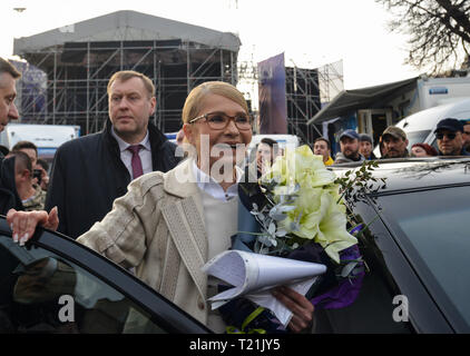 Kiev, Ukraine. Mar 29, 2019. Candidat à l'élection présidentielle ukrainienne Ioulia Timochenko vu la saluant partisans pendant une campagne électorale rally. Élections présidentielles en Ukraine aura lieu le 31 mars 2019. Credit : SOPA/Alamy Images Limited Live News Banque D'Images