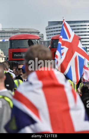 Le pont de Westminster, Londres, Royaume-Uni. 30Th Mar, 2019. Le jaune d'arrêter les manifestants lors des manifestations du trafic. dans le centre de Londres. Crédit : Matthieu Chattle/Alamy Live News Banque D'Images