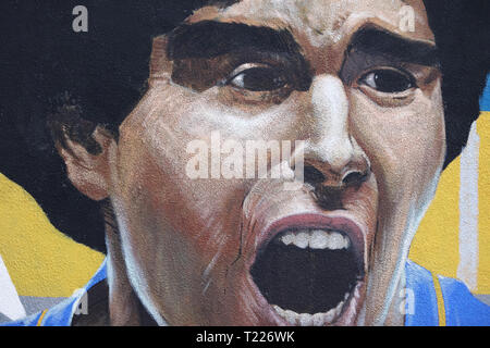 Buenos Aires, Argentine - 30 mars 2019 : Diego Armando Maradona impression murale graffiti un pâté de maisons de la Bombonera stadium à La Boca, Buenos Banque D'Images