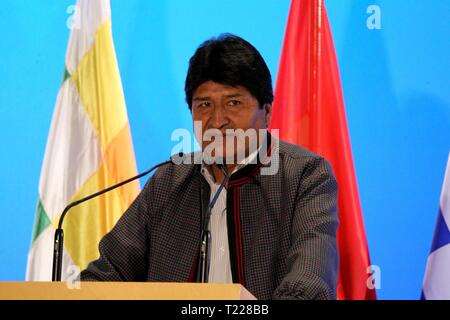Le président bolivien Evo Morales parle au cours d'une conférence avec le Premier Ministre de la Grèce, Alexis Tsipras, Stavros Niarchos en centre culturel. Banque D'Images