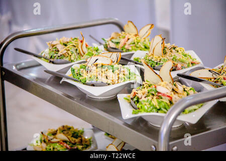 Des salades sur un panier de propagation de close-up. Banque D'Images