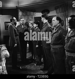 La crevette amoureuse (1962) Cecil Parker, Ian Carmichael, Liz Fraser, Bridget Armstrong, Derek Nimmo, Roddy McMillan, Harry Locke, Date : 1962 Banque D'Images