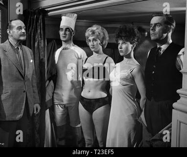 La crevette amoureuse (1962) Cecil Parker, Derek Nimmo, Liz Fraser, Bridget Armstrong, Ian Carmichael, Date : 1962 Banque D'Images