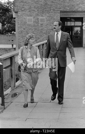 Dans le sens horaire (1986) John Cleese, Alison Steadman, Date : 1986 Banque D'Images