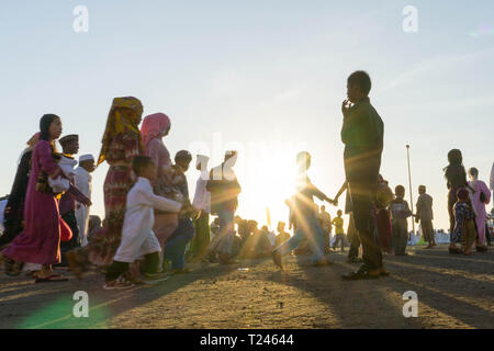 Les gens vont au port de faire sholat le matin à Eid Mubarak Jour Banque D'Images