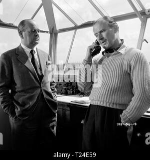 L'homme dans le ciel (1957) Walter Fitzgerald, Raymond Francis, Date : 1957 Banque D'Images
