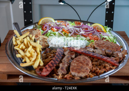 Style grec,alimentaire,viandes salade de pommes de terre,,gyromètres Banque D'Images