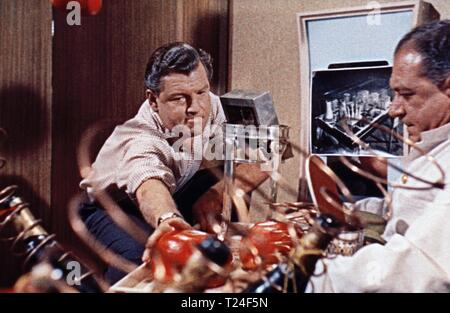 Peu de temps (1958) Kenneth More, Sidney James, Date : 1958 Banque D'Images