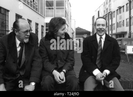 L'homme à propos de la Maison des écrivains (1974) et Brian Cooke Johnnie Mortimer, Date : 1974 Banque D'Images