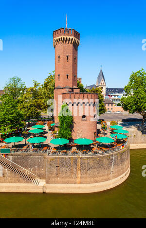 Malakoffturm tower dans quartier Rheinauhafen à Cologne, Allemagne Banque D'Images
