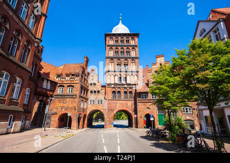 Burgtor ou Burg Tor Gate est une porte de la ville de style gothique de la ville de Lubeck en Allemagne Banque D'Images